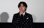 映画「チルド」初日舞台挨拶に登壇した令和ロマンくるま