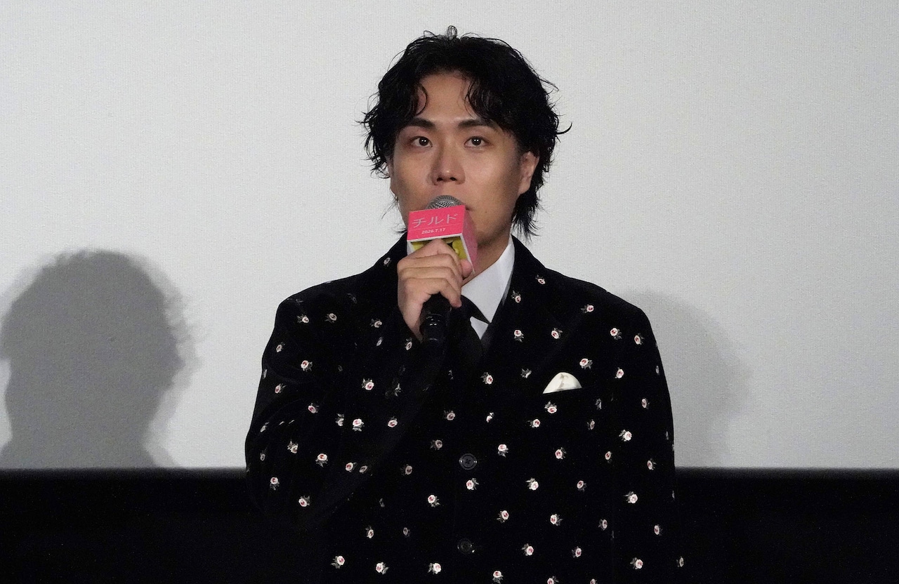映画「チルド」初日舞台挨拶に登壇した令和ロマンくるま