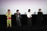 映画「チルド」初日舞台挨拶に登壇した（左から）岩崎裕介、染谷将太、唐田えりか、令和ロマンくるま