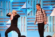 ファーストステージでコントを披露する、ななまがり