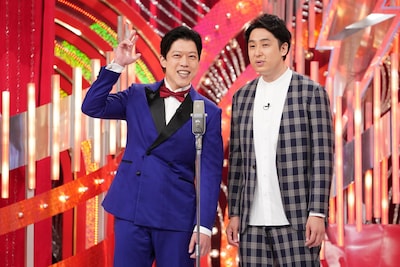 ファーストステージで漫才を披露する滝音