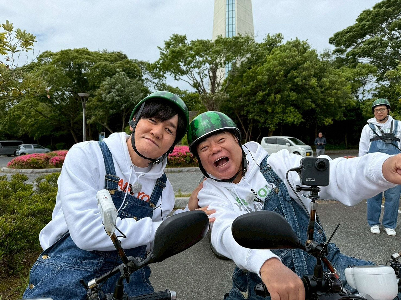 タイムマシーン3号・山本と出川哲朗 [画像ギャラリー 1/7] - お笑い