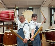 出川哲朗と高城れに（ももいろクローバーZ）