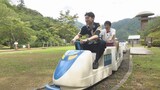 きのこの森の遊具で遊ぶロングコートダディ堂前と飯めしあがれこにお