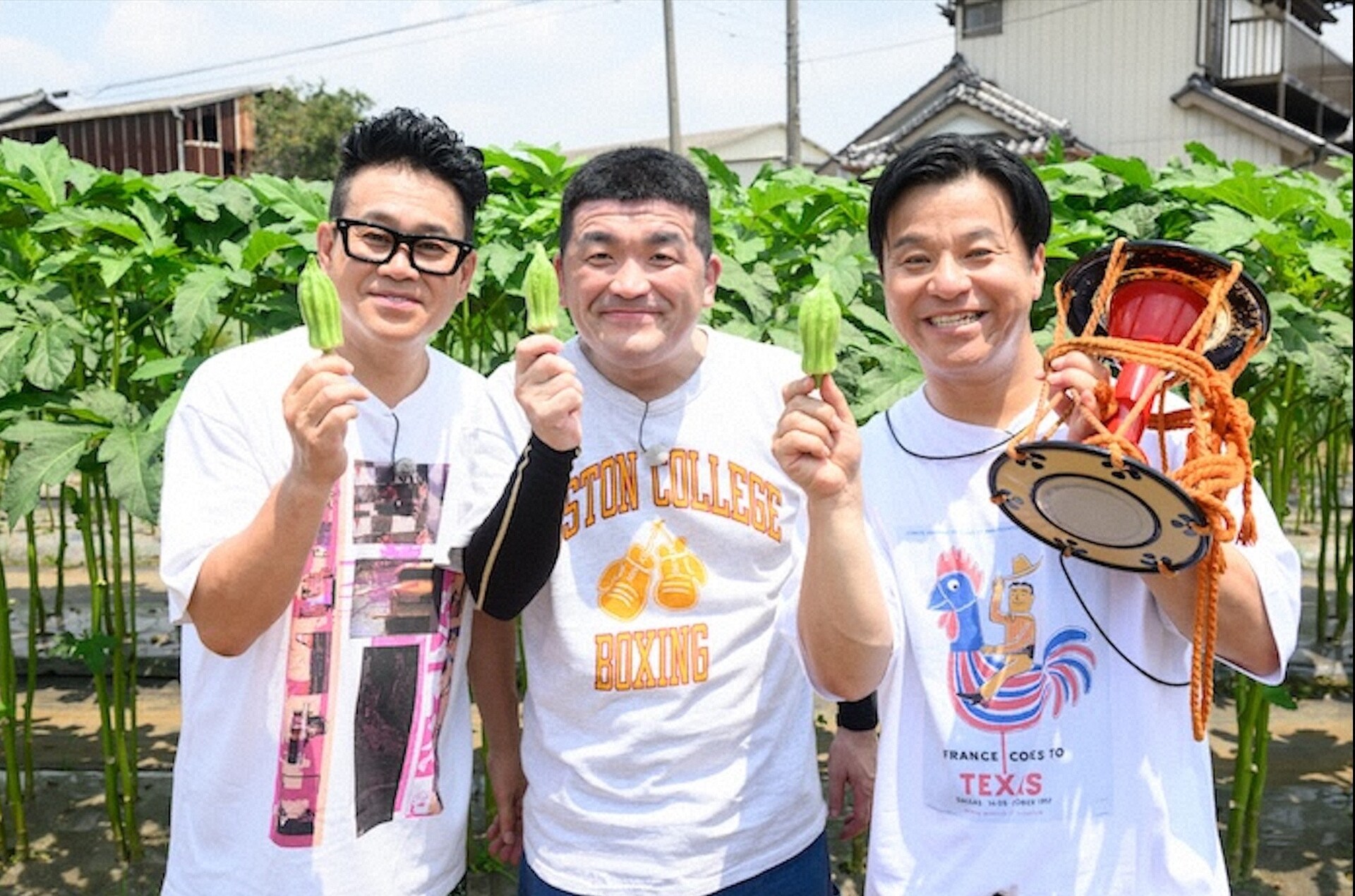 すゑひろがりず、巨大オクラに鼓をポンッ