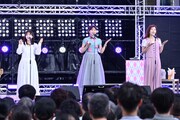 （左から）齊藤京子、富田鈴花、ヒコロヒー