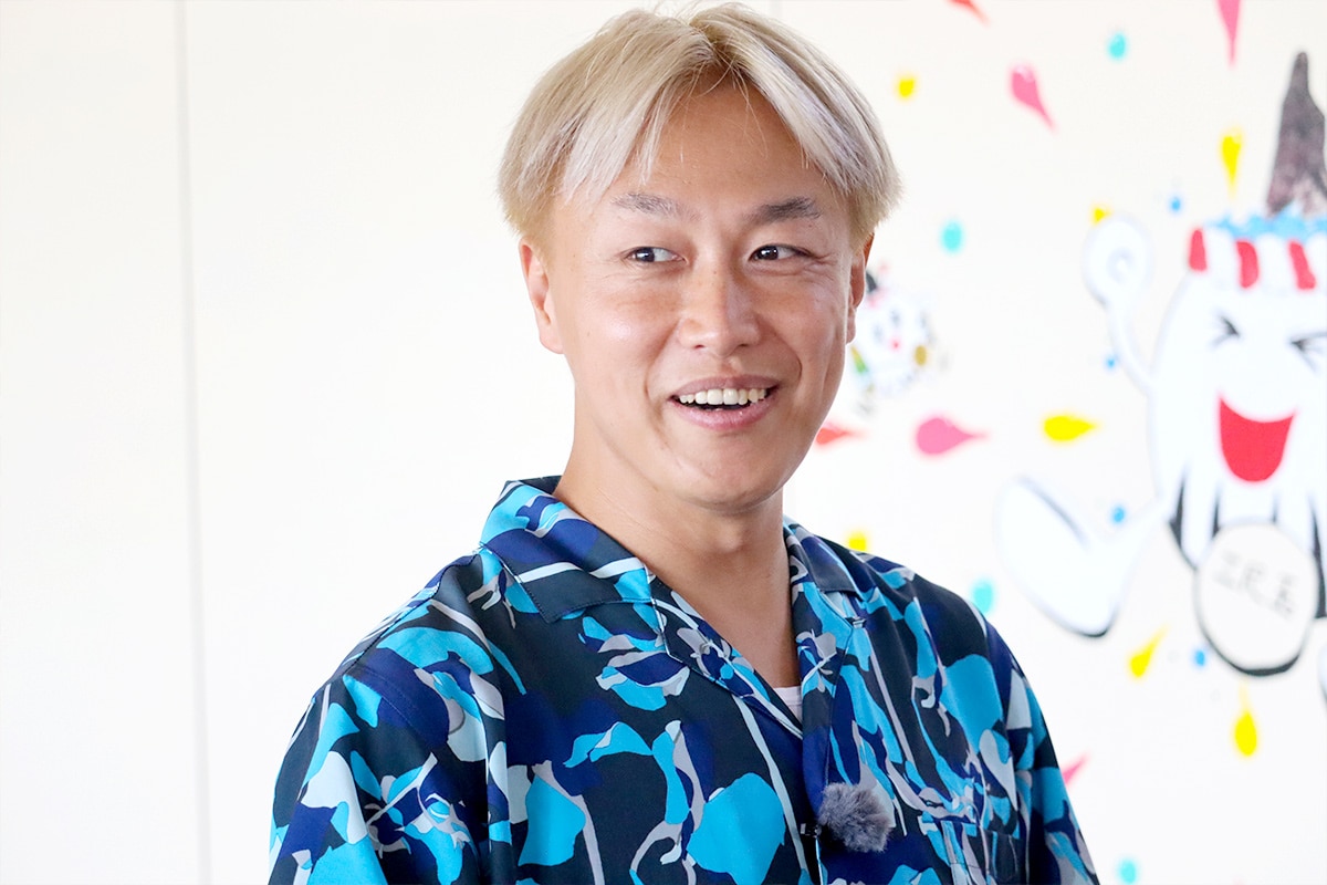 お見送り芸人しんいち、芸人デビュー前にヒッチハイクで訪れた思い出の