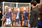 ロングクッションになった自分を見るドンデコルテ小橋