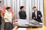 のん、千鳥ノブ、まぐろを味わう猪狩蒼弥（KEY TO LIT）