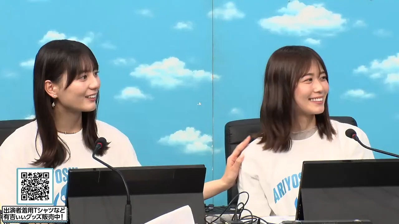 日向坂46の同期、小坂菜緒と丹生明里。丹生のグループ卒業後、初共演