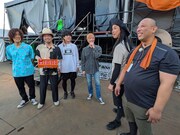 クリープハイプ「オズブラウン」登場、トムブラが「ライジングサンロックフェス」の会場へ