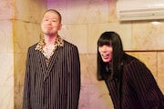ドラマ「絶望できない男」に出演する金属バット