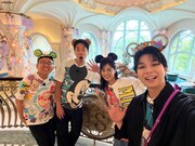（左から）上垣皓太朗、かまいたち濱家、生田絵梨花、塩﨑太智