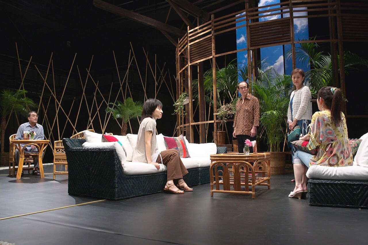 平田オリザ、初心に返って送る青年団新作「ニッポン・サポート・センター」　