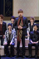 五十嵐麻朝（中央）