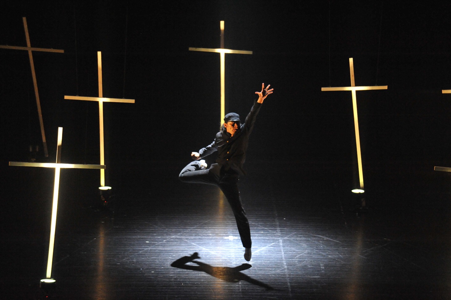 コンドルズが2015年に上演した「ストロベリーフィールズ」より。（C）HARU