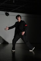 田村興一郎「飼育員」（撮影：塚田洋一）