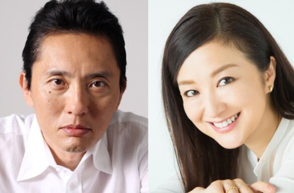 左から松重豊、鈴木京香。