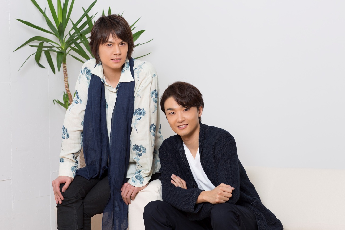 左から浦井健治、井上芳雄。