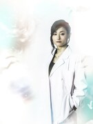 吉川麻美演じる舞台版のオリジナルキャラクター・大沢。