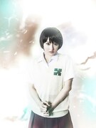 桃瀬美咲演じる三島リサ。