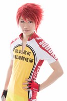 鳥越裕貴演じる鳴子章吉。