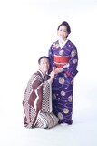 左から「蝶子と吉治郎の家」に出演する西川忠志、紫とも。