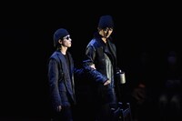 「僕のリヴァ・る」公開稽古より「盲目の弟とその兄」。左から安西慎太郎、小林且弥。（撮影：阿部章仁）