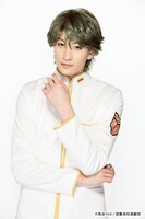 伊万里有演じる有馬燻。