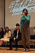 南海キャンディーズしずちゃん(右)。