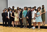 「ダンガンロンパ THE STAGE～希望の学園と絶望の高校生～2016」制作発表の様子。