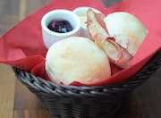 コラボカフェ「CAFE HANABUSA」にて提供される、「キングのブレックファスト」。