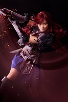 佃井皆美演じるエルザ・スカーレット。