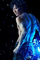 白又敦演じるグレイ・フルバスター。