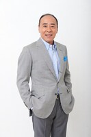 モト冬樹。演じる時羽奏は、さなぎになることが出来なかったため普通に年を取ってしまった中年戦士。昆虫戦士としてのモチーフは「ヤゴ」。