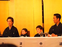 （左から）中村七之助、波野哲之、波野七緒八、中村勘九郎。