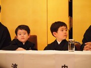 波野哲之（左）と波野七緒八。