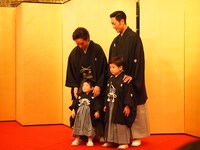 （左上から時計回りに）中村七之助、中村勘九郎、波野七緒八、波野哲之。