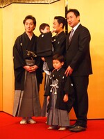 （左上から時計回りに）中村七之助、波野哲之、中村勘九郎、永島敏行、波野七緒八。