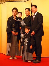 （左上から時計回りに）中村七之助、波野哲之、中村勘九郎、永島敏行、波野七緒八。