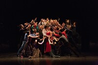 「カルメン」より。（photo:luca di bartolo）