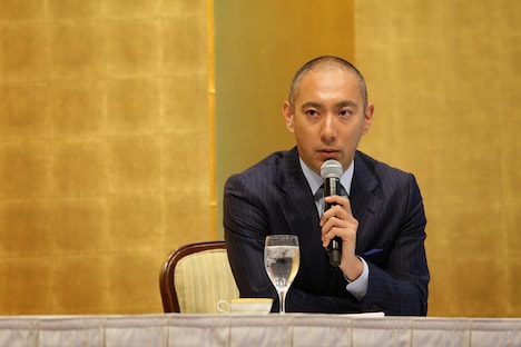 製作発表会見に出席した、市川海老蔵。