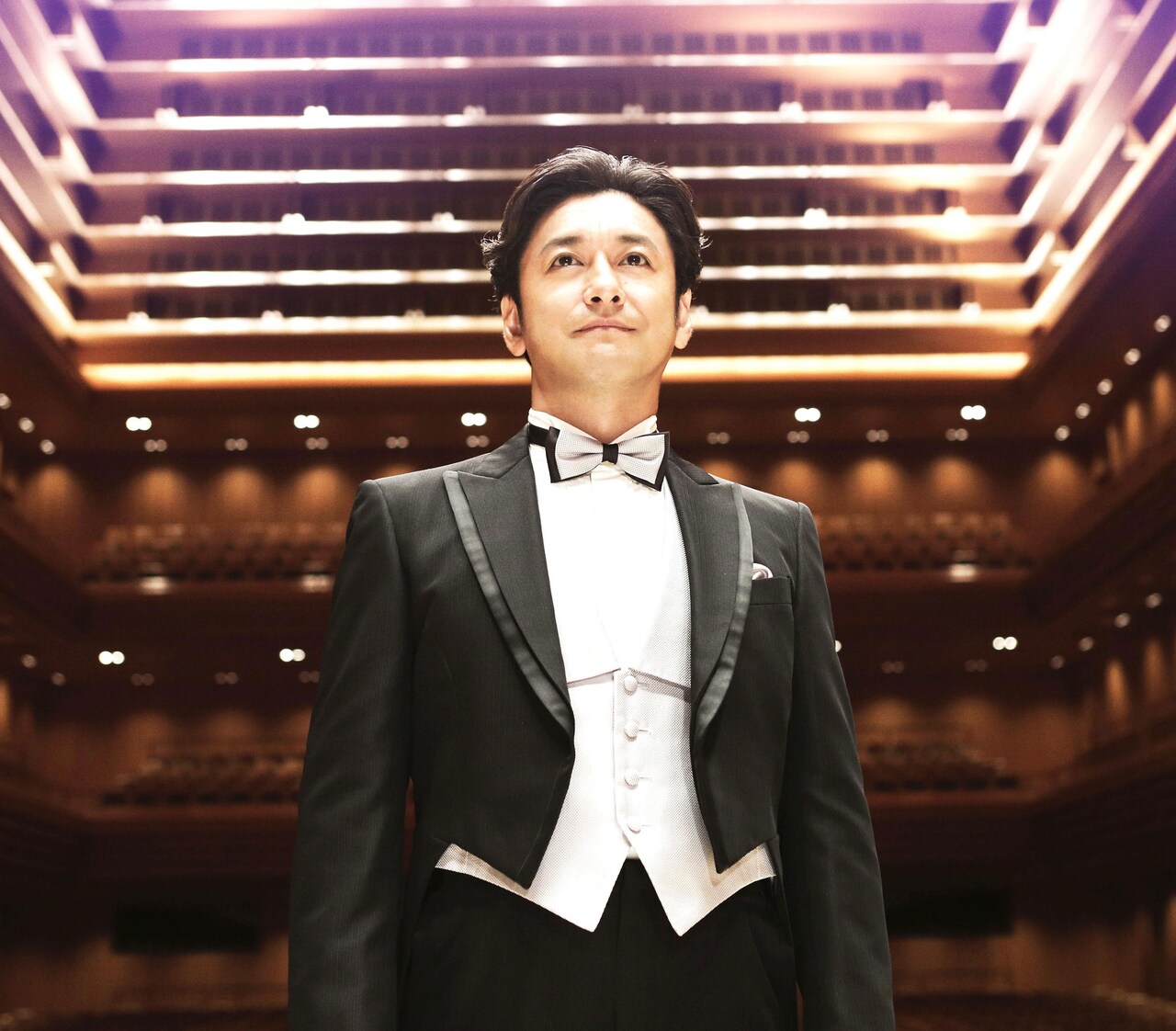 デビュー25周年の石丸幹二、フルオーケストラで名ナンバーを熱唱