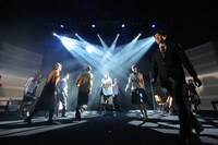 演劇集団キャラメルボックス2016 ダブルチャレンジ 「クロノス・ジョウンターの伝説『フォーゲット・ミー・ノット』」より。（撮影：伊東和則）