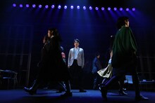 演劇集団キャラメルボックス2016 ダブルチャレンジ 「クロノス・ジョウンターの伝説『きみがいた時間 ぼくのいく時間』」より。（撮影：伊東和則）