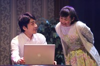 演劇集団キャラメルボックス2016 ダブルチャレンジ 「クロノス・ジョウンターの伝説『きみがいた時間 ぼくのいく時間』」より。（撮影：伊東和則）