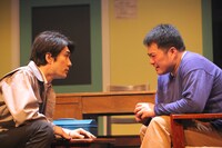 演劇集団キャラメルボックス2016 ダブルチャレンジ 「クロノス・ジョウンターの伝説『フォーゲット・ミー・ノット』」より。（撮影：伊東和則）