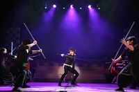 初演「バカフキ！」より。(c)Bakafuki 2014 カメラマン：立川賢一