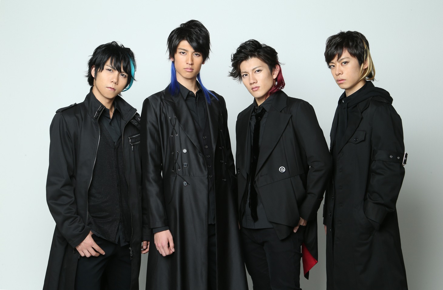 （左から）準惑星ハウメア人☆サティ（石川正人）、準惑星ケレス人☆セシィ（井阪郁巳）、準惑星エリス人☆エリィ（赤澤遼太郎）、準惑星マケマケ人☆マーニィ（松田将希）。