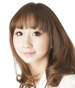 デイジー・ブキャナン役の愛原実花。